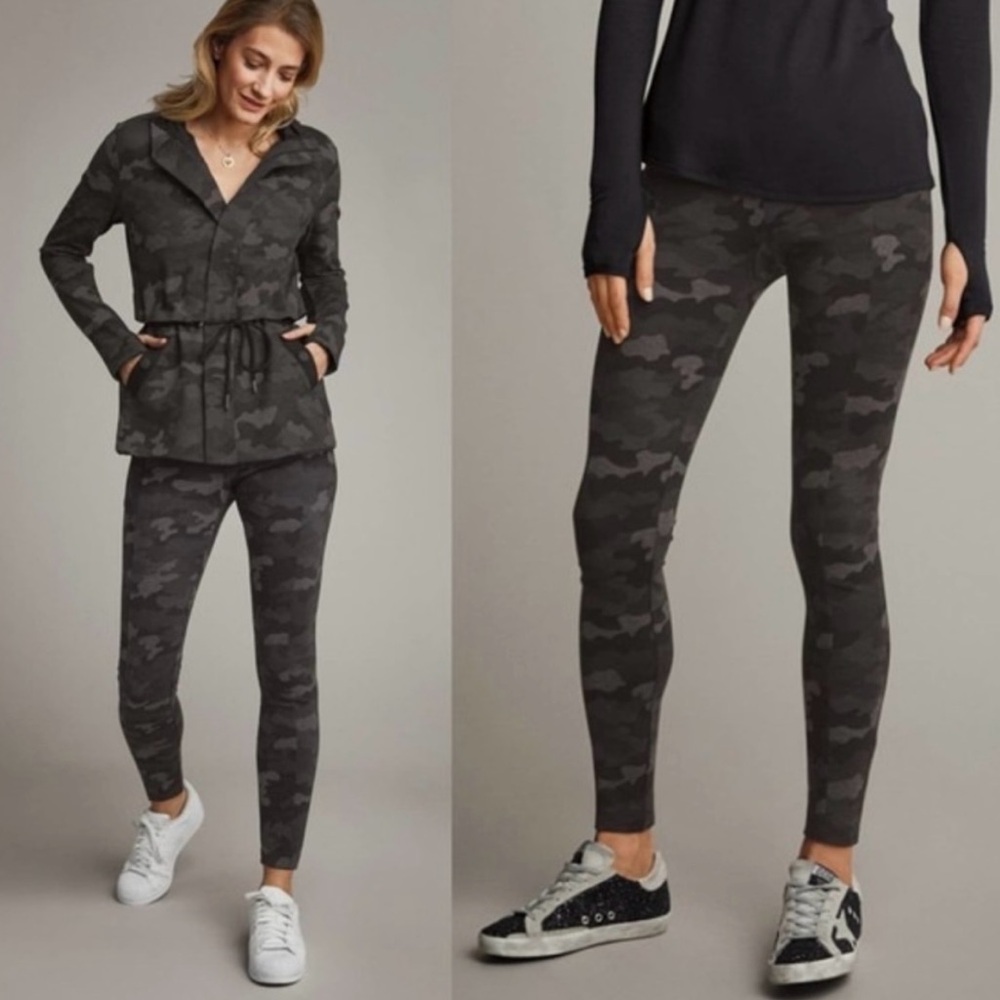 Small CAbi Black and Gray Camo leggings with pockets